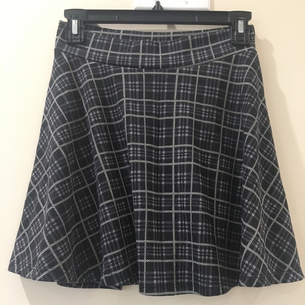 Tilly’s skater skirt plaid black and blue/ purple